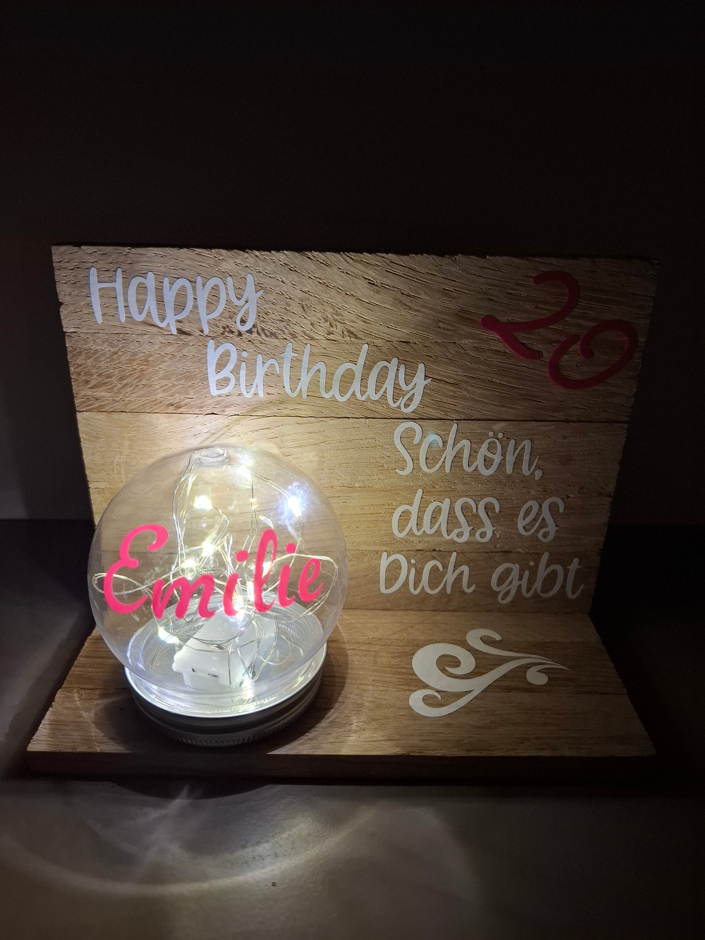 Klötzchenwand mit Leuchtkugel zum Geburtstag - Schriftfarbe anpassbar