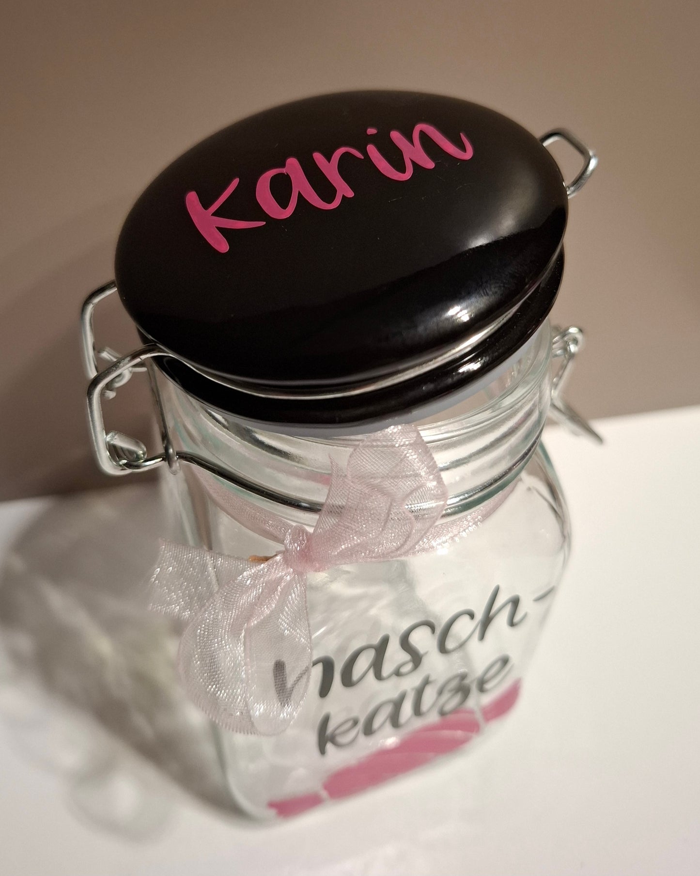 Kleines, personalisierbares Glas mit Bügelverschluss und der Aufschrift Naschkatze