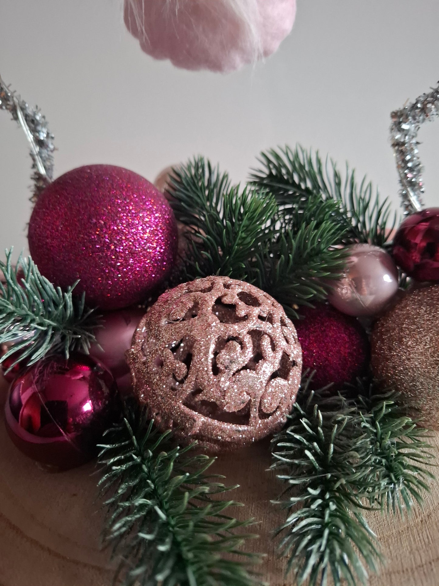 Deko-Stern auf Holztablett mit Beleuchtung rosa