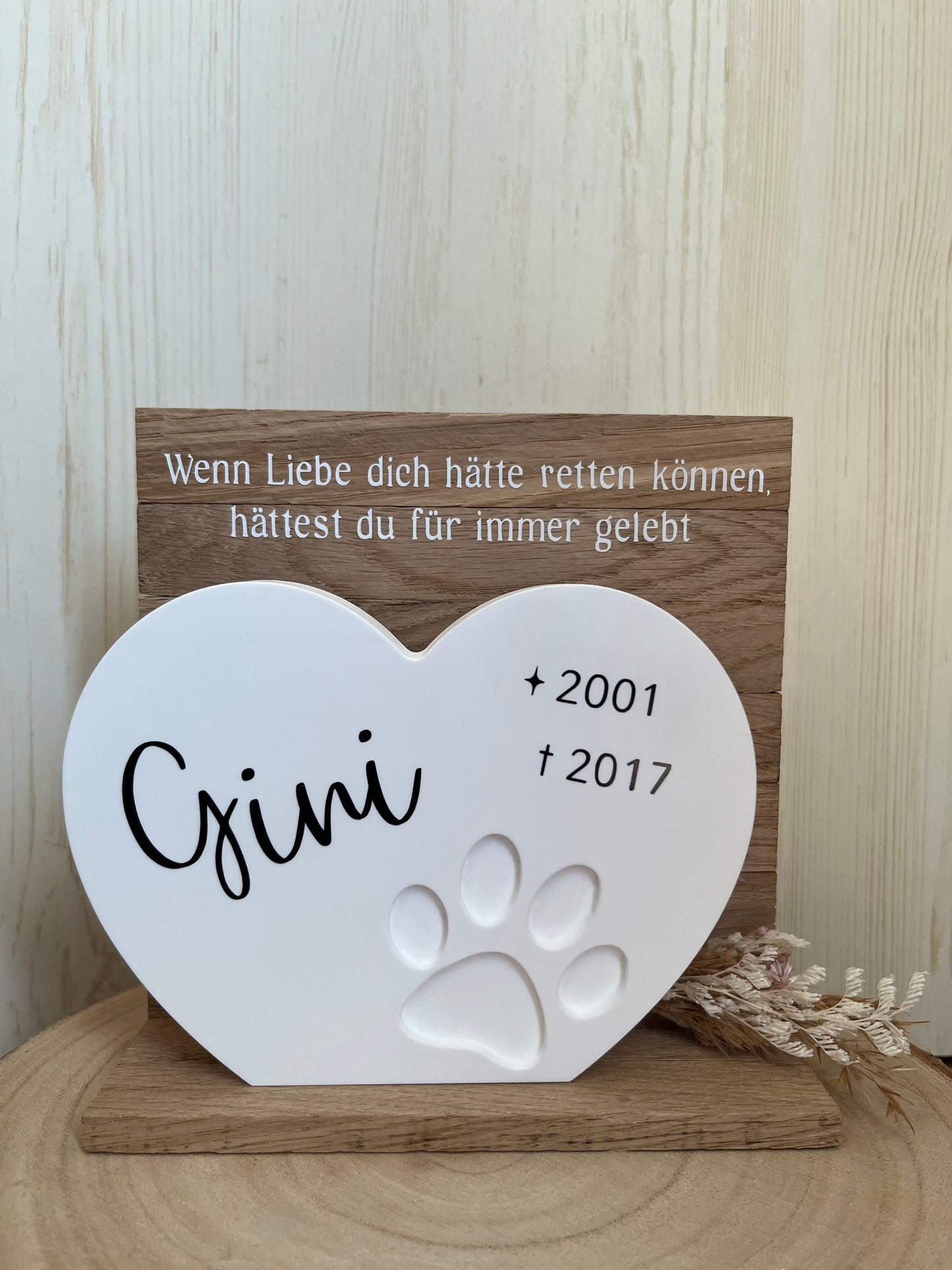 Herz mit Pfote, Klötzchenwand und Text