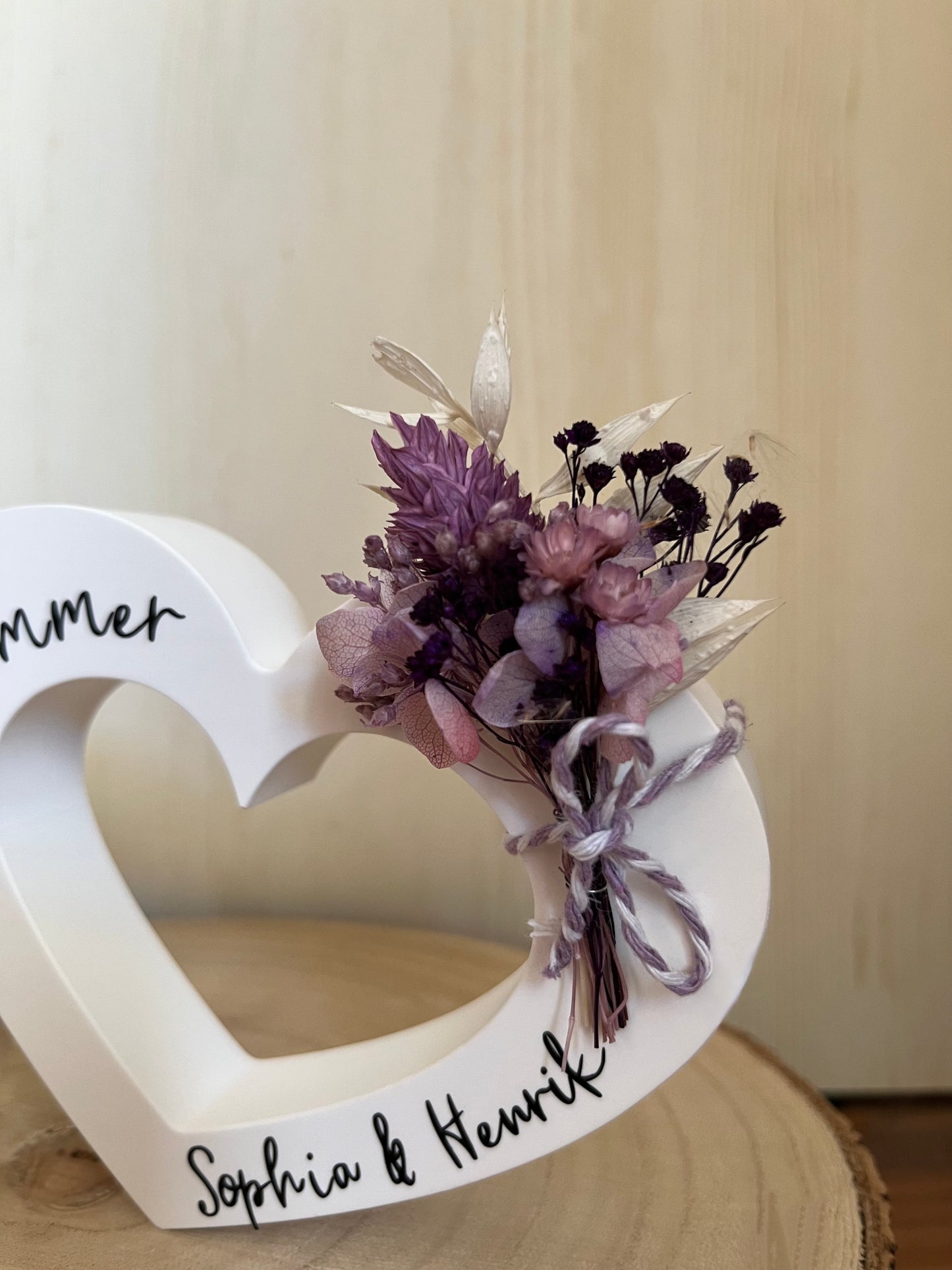 Doppelherz mit Blumen, Beschriftung und Namen