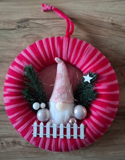 Weihnachtlich dekorierter Kranz pink/rosa mit einem Durchmesser von ca. 26 cm