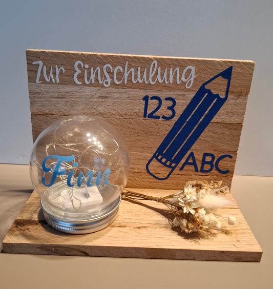 Klötzchenwand mit Blumen und Leuchtkugel "Zur Einschulung"