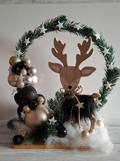 Weihnachtlicher Deko-Ring auf Holztablett mit Beleuchtung
