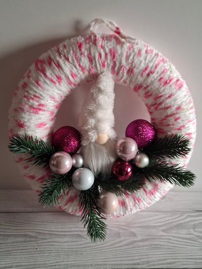 Weihnachtlich dekorierter Kranz weiß/rosa mit einem Durchmesser von ca. 26 cm