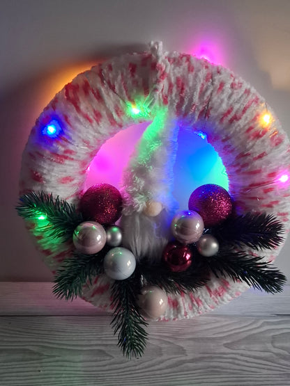 Weihnachtlich dekorierter Kranz weiß/rosa mit einem Durchmesser von ca. 26 cm