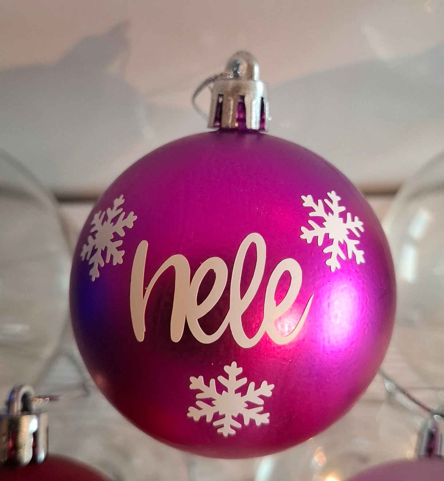 Weihnachtskugeln mit Motiv in diversen Farben