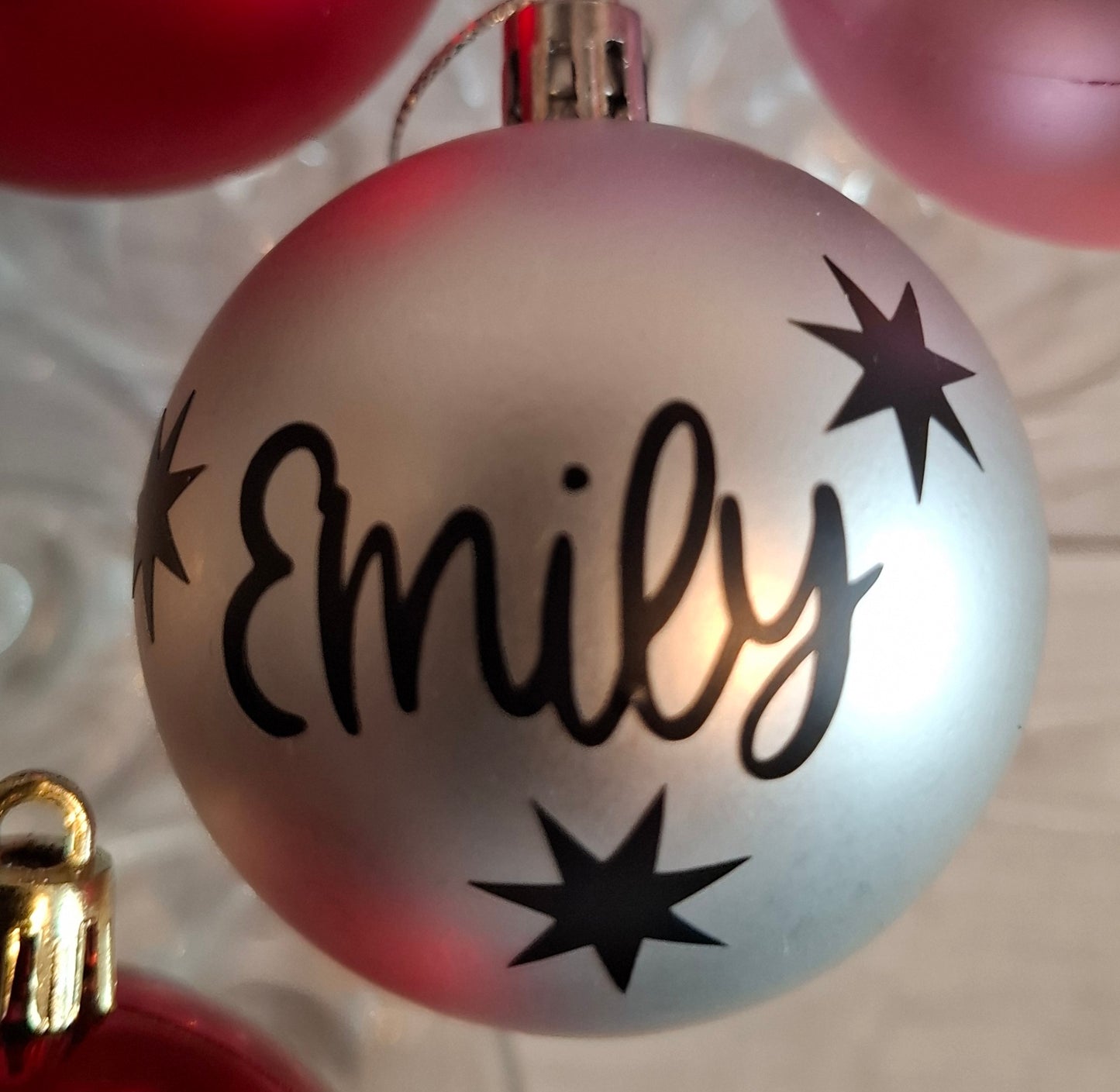 Weihnachtskugeln mit Motiv in diversen Farben