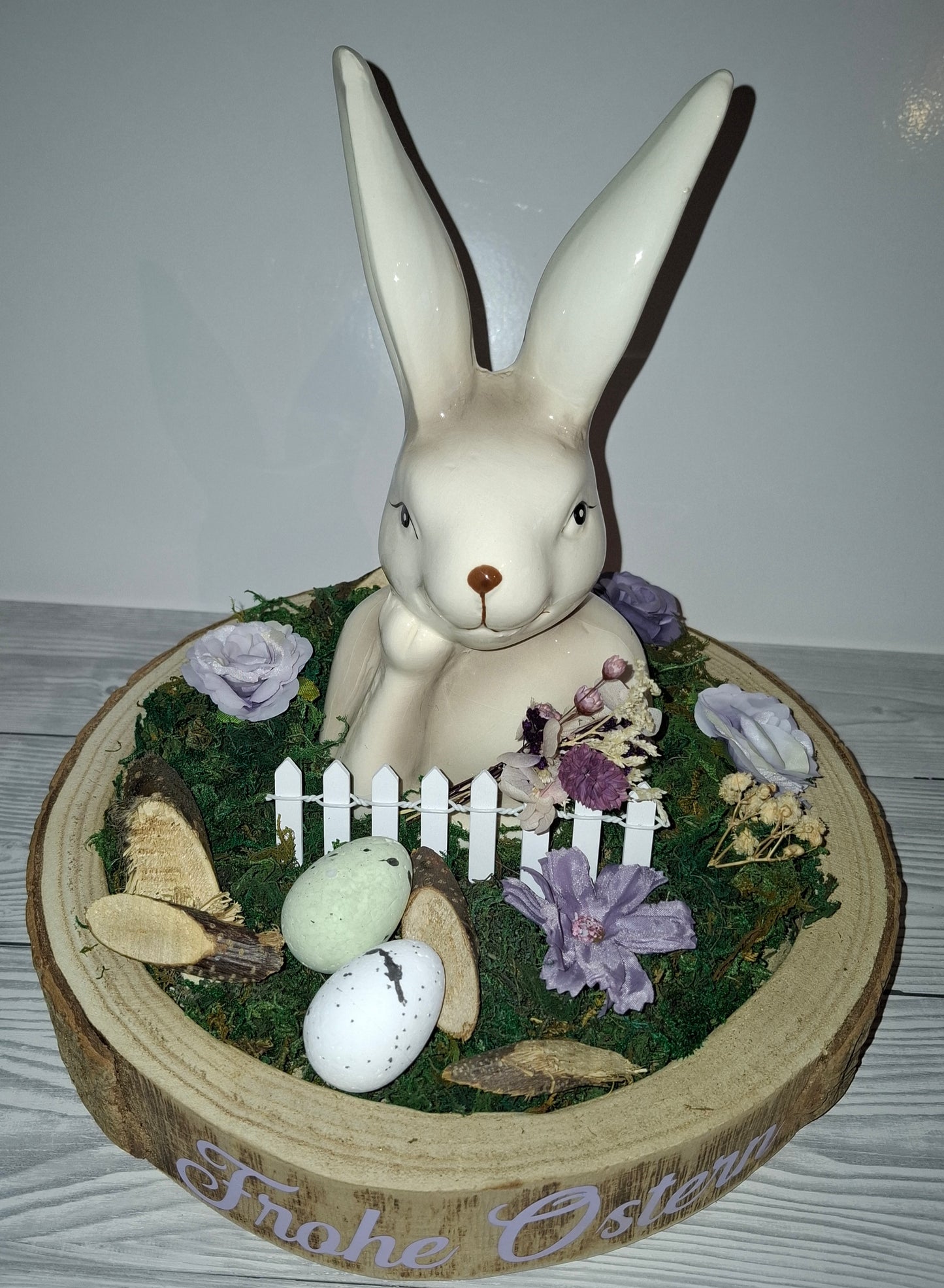 Einzelstück! Liebevoll dekoriertes Holz-Tablett zu Ostern flieder/lila