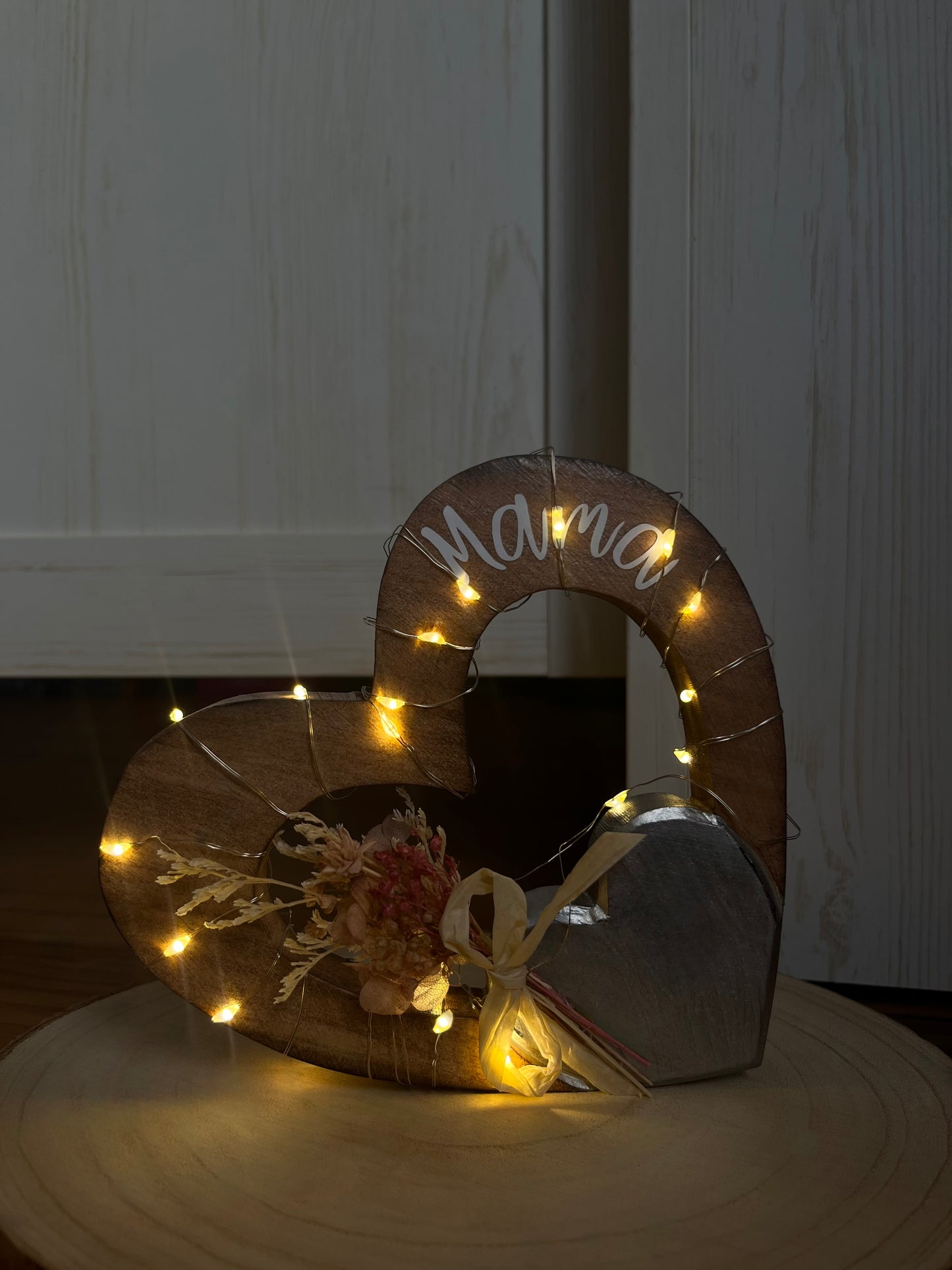 Holzherz "Mama" klein mit LED-Lichterkette