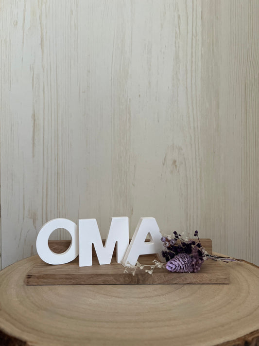 Schriftzug "Oma" mit Trockenblumen und Klötzchenleiste