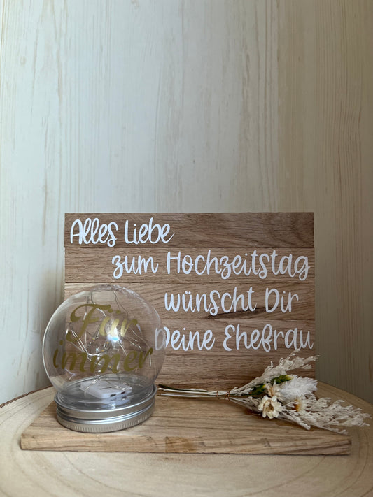 Klötzchenwand mit Blumen und Leuchtkugel "Für immer" zur Hochzeit oder zum Hochzeitstag
