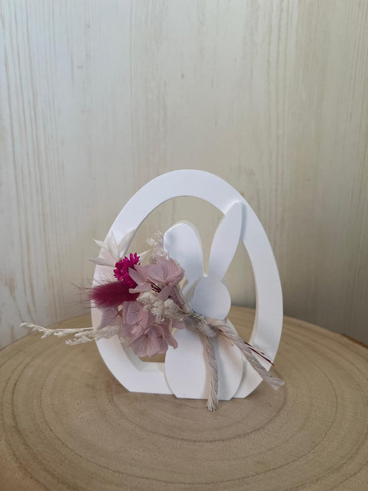 Osterei mit Hase und Blumen