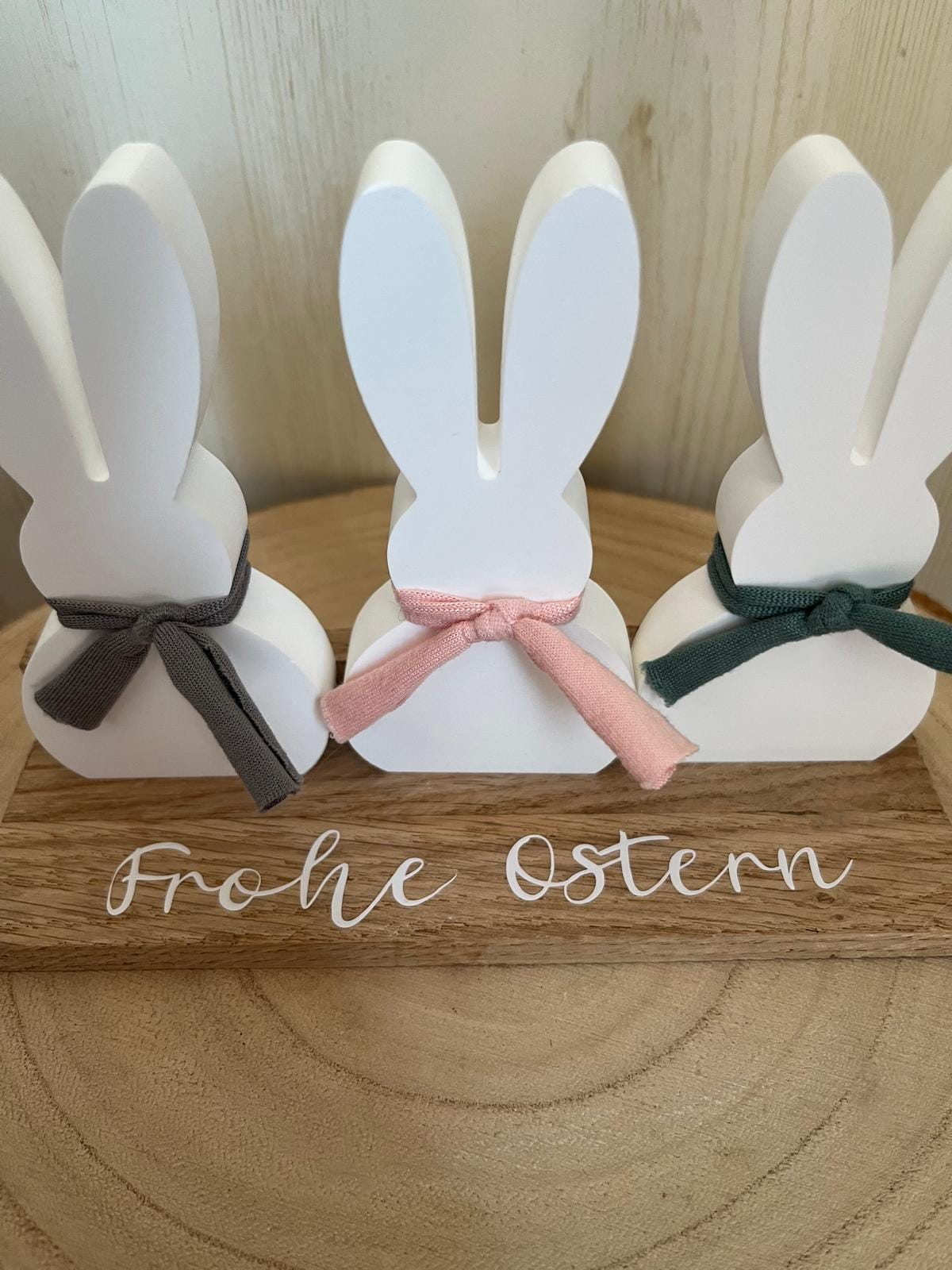 3er-Set stehende Hasen mit Halsband, Kötzchenleiste und Text